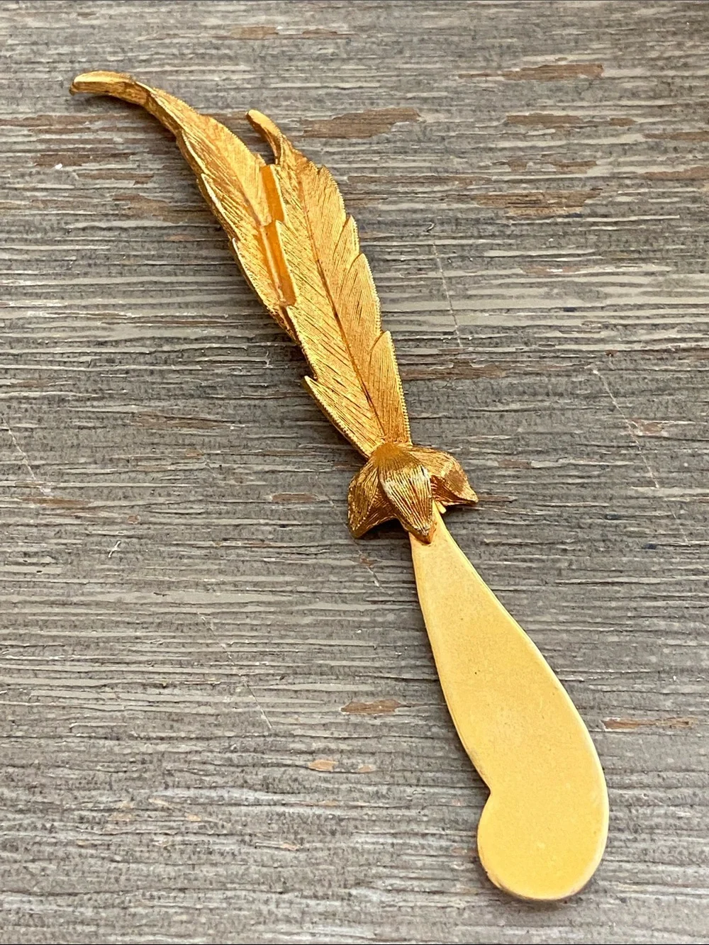 5/$10❤️❤️❤️Vintage LUXURY by “TAN” 24k Plated Spreader
